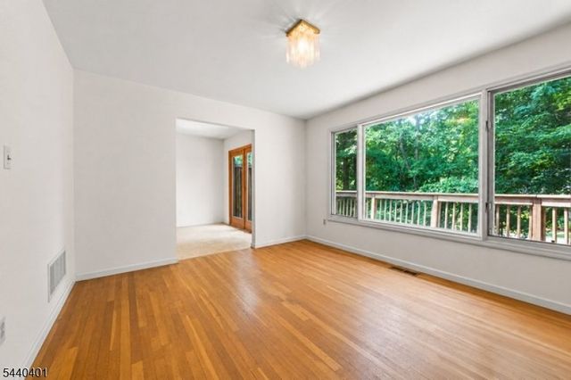 22 Village Green Ct, South Orange Village Twp., NJ 07079