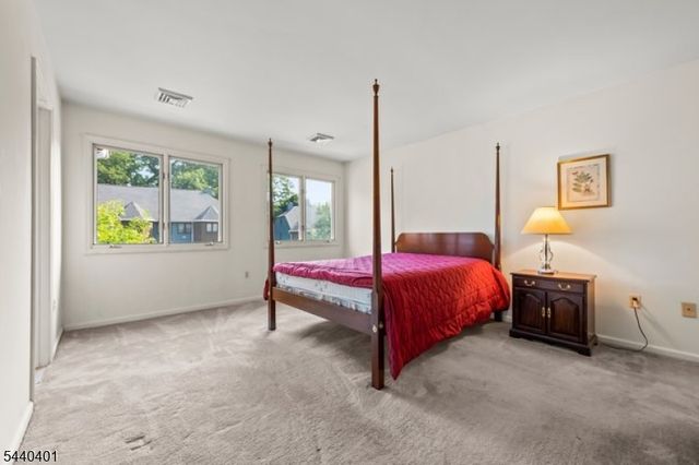 22 Village Green Ct, South Orange Village Twp., NJ 07079
