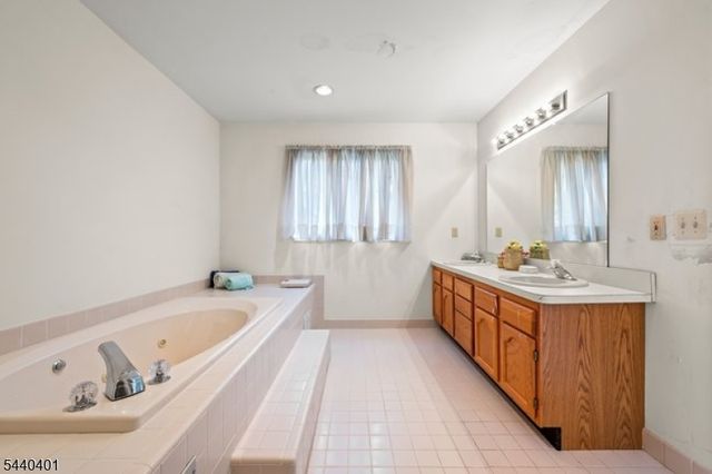 22 Village Green Ct, South Orange Village Twp., NJ 07079