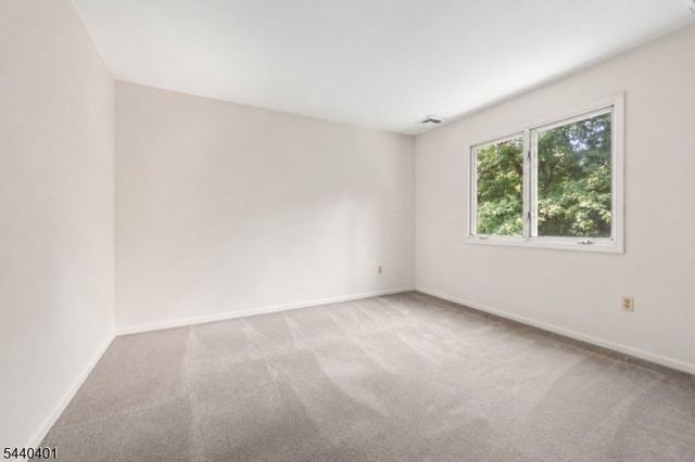 22 Village Green Ct, South Orange Village Twp., NJ 07079