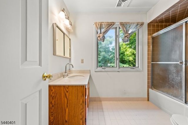22 Village Green Ct, South Orange Village Twp., NJ 07079