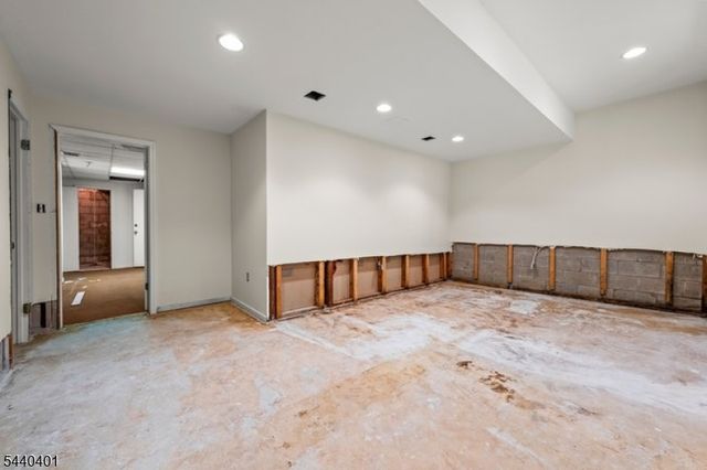 22 Village Green Ct, South Orange Village Twp., NJ 07079