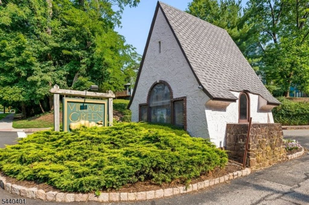 22 Village Green Ct, South Orange Village Twp., NJ 07079