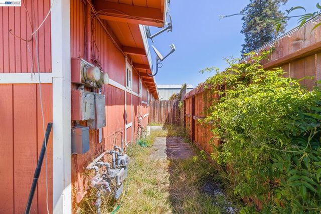 24024 Park St., Hayward, CA 94541