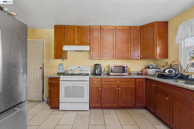 24024 Park St., Hayward, CA 94541