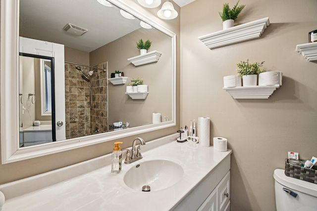 8338 Portsmouth Drive B, Darien, IL 60561