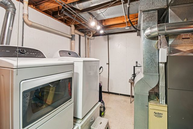 8338 Portsmouth Drive B, Darien, IL 60561