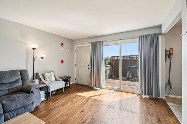 8338 Portsmouth Drive B, Darien, IL 60561