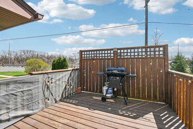 8338 Portsmouth Drive B, Darien, IL 60561