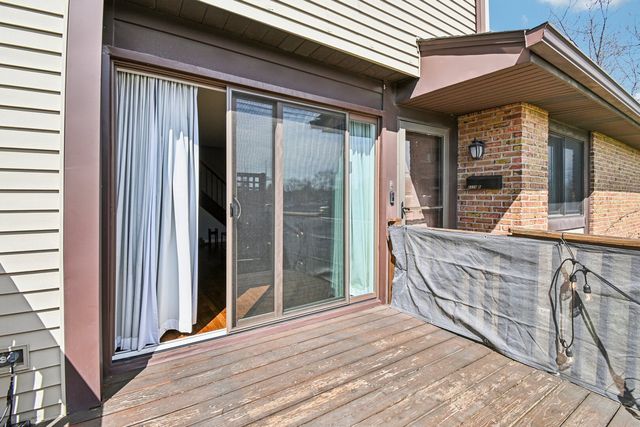 8338 Portsmouth Drive B, Darien, IL 60561