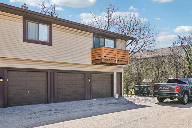 8338 Portsmouth Drive B, Darien, IL 60561