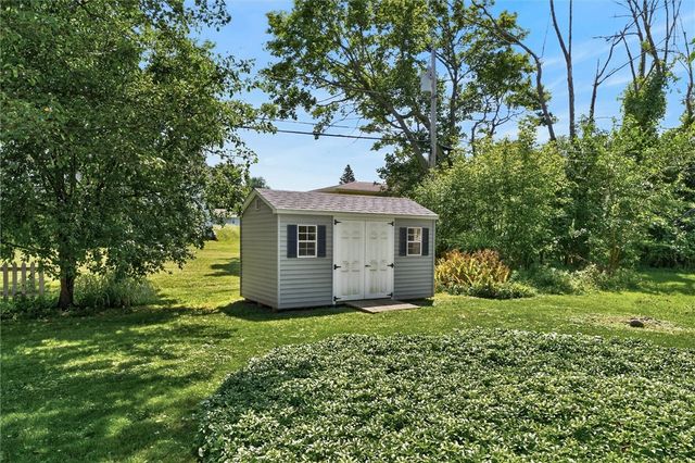 76 Amsden Drive, Henrietta, NY 14623
