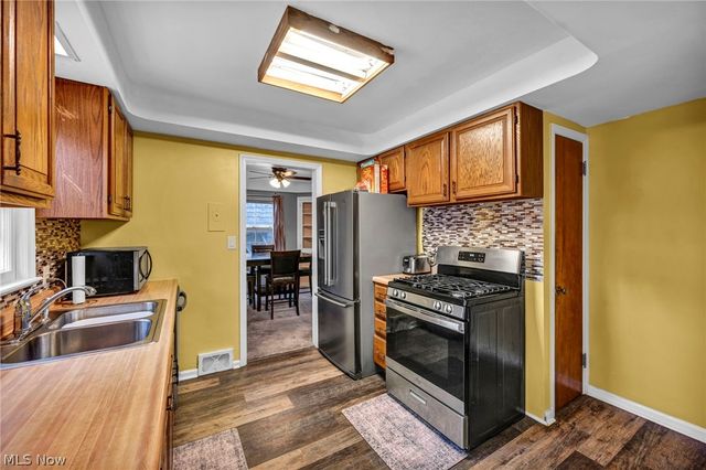 25400 Glenbrook Boulevard, Euclid, OH 44117