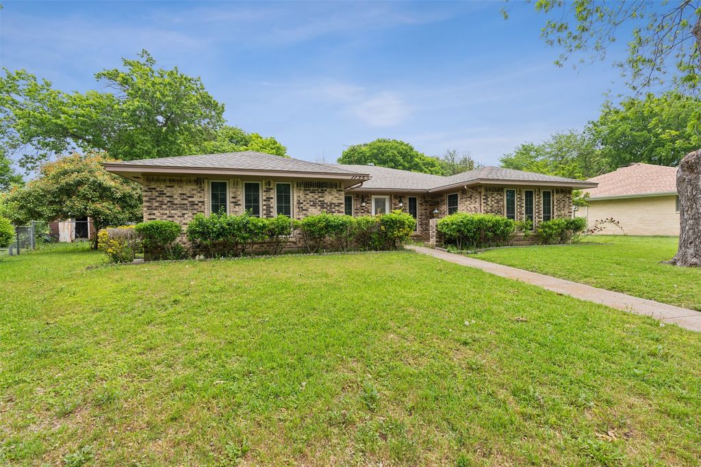 1135 Joanna Circle, Desoto, TX 75115