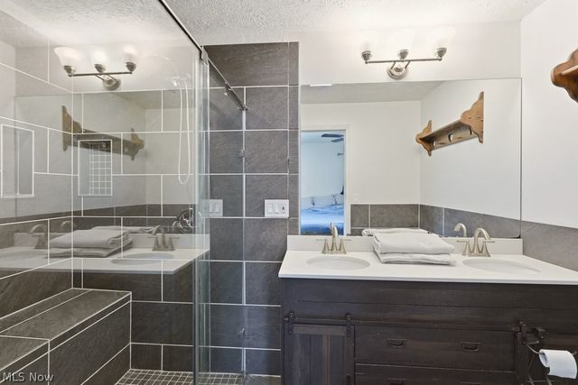 4932 Glenlyn Road, Lyndhurst, OH 44124