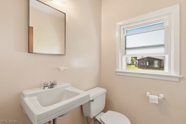 4932 Glenlyn Road, Lyndhurst, OH 44124