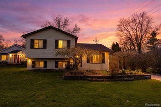 5685 S Aylesbury Drive, Waterford Charter Township, MI 48327