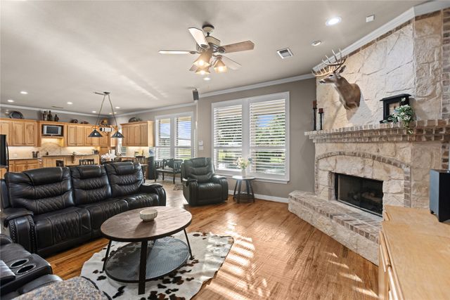 633 Durning Road, Van Alstyne, TX 75495