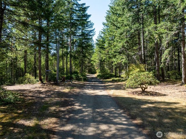 2461 W Hanks Lake Road, Shelton, WA 98584