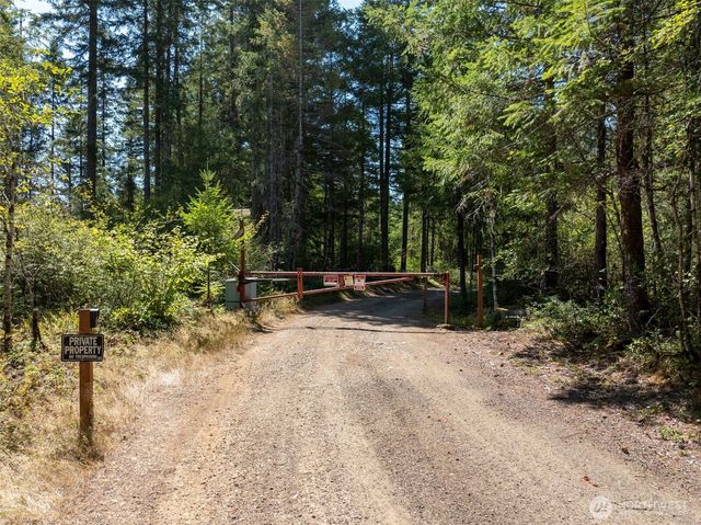 2461 W Hanks Lake Road, Shelton, WA 98584