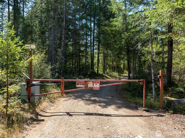 2461 W Hanks Lake Road, Shelton, WA 98584