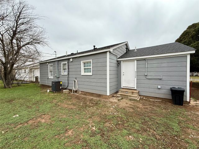 915 Hickory Street, Altus, OK 73521