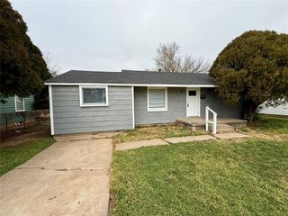 915 Hickory Street, Altus, OK 73521
