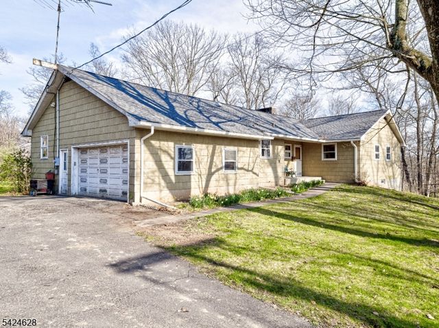 62 Pine Hill Rd, Delaware Twp., NJ 08559