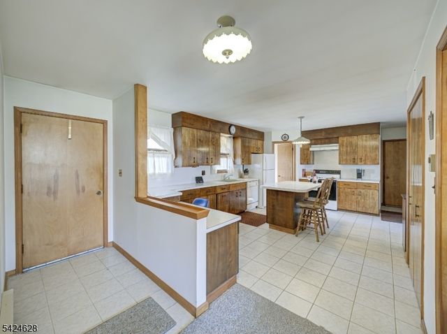 62 Pine Hill Rd, Delaware Twp., NJ 08559