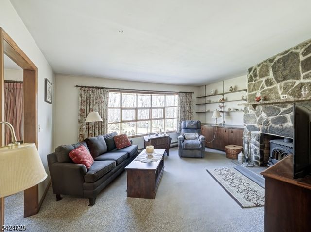 62 Pine Hill Rd, Delaware Twp., NJ 08559