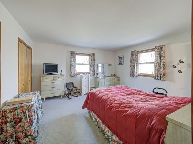 62 Pine Hill Rd, Delaware Twp., NJ 08559