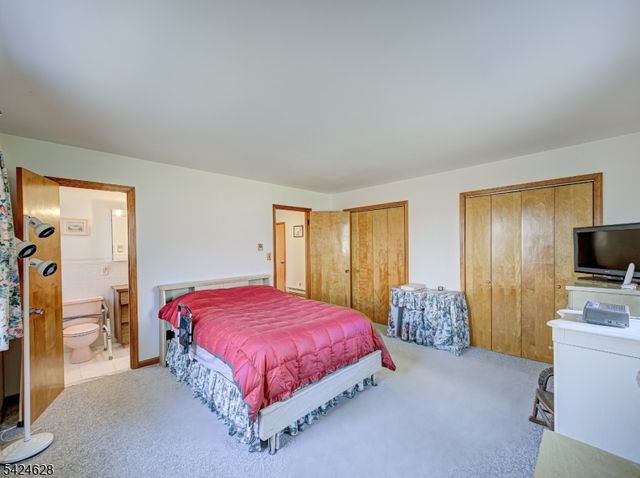 62 Pine Hill Rd, Delaware Twp., NJ 08559