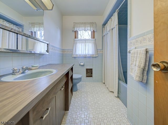 62 Pine Hill Rd, Delaware Twp., NJ 08559