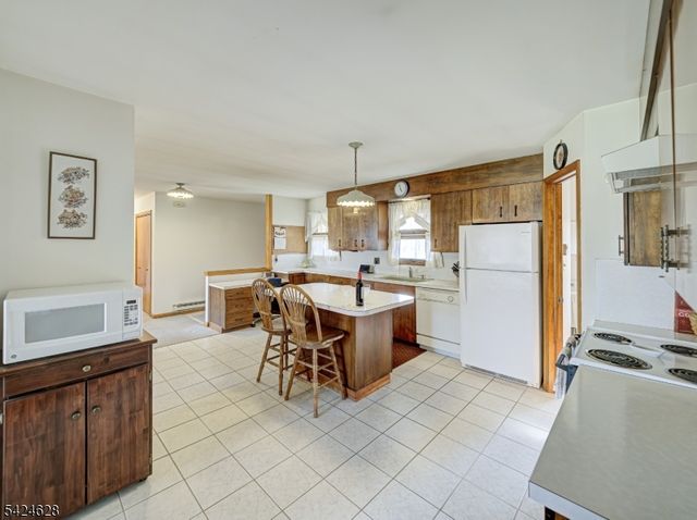 62 Pine Hill Rd, Delaware Twp., NJ 08559