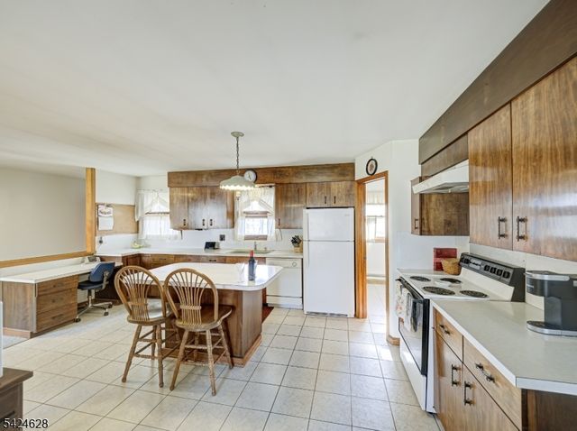 62 Pine Hill Rd, Delaware Twp., NJ 08559