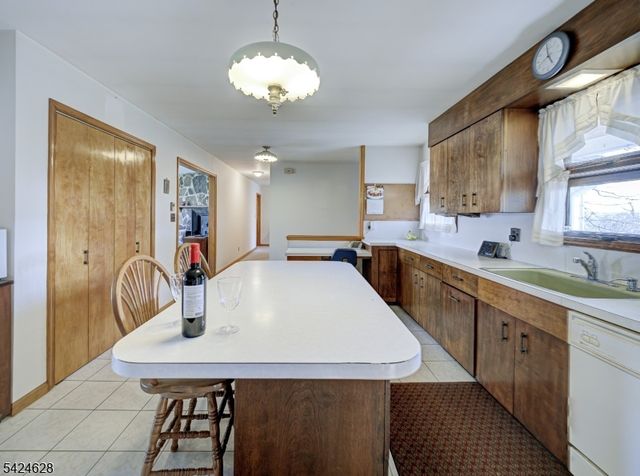 62 Pine Hill Rd, Delaware Twp., NJ 08559