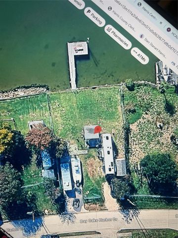 2646 Bay Oaks Harbor Drive, Baytown, TX 77523