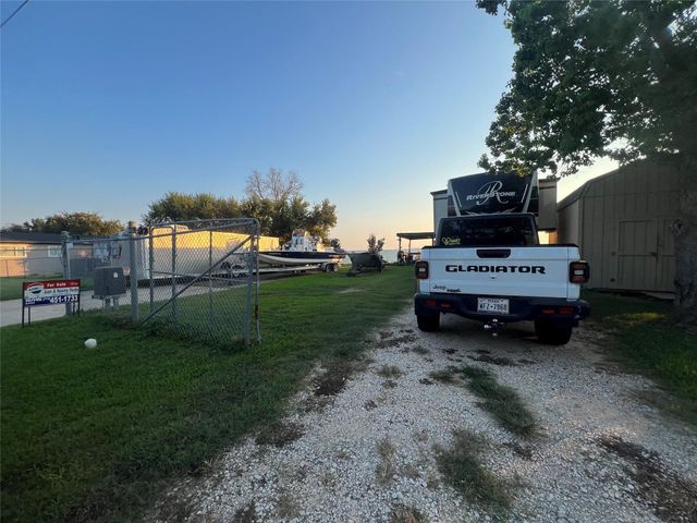 2646 Bay Oaks Harbor Drive, Baytown, TX 77523