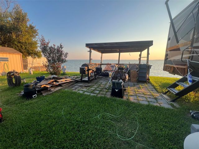 2646 Bay Oaks Harbor Drive, Baytown, TX 77523
