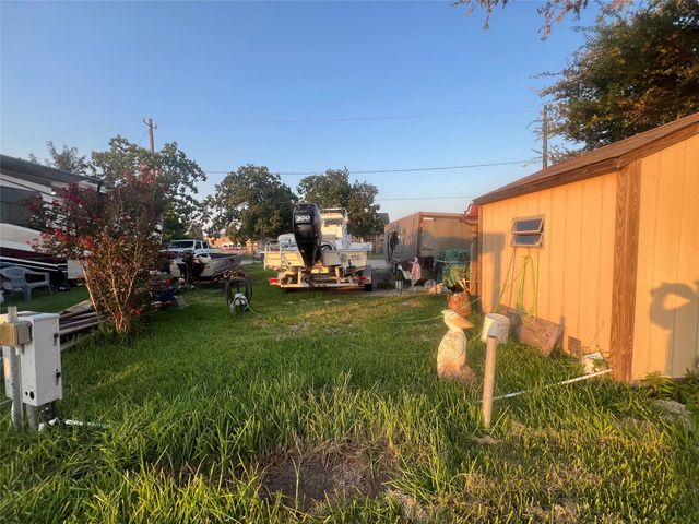 2646 Bay Oaks Harbor Drive, Baytown, TX 77523