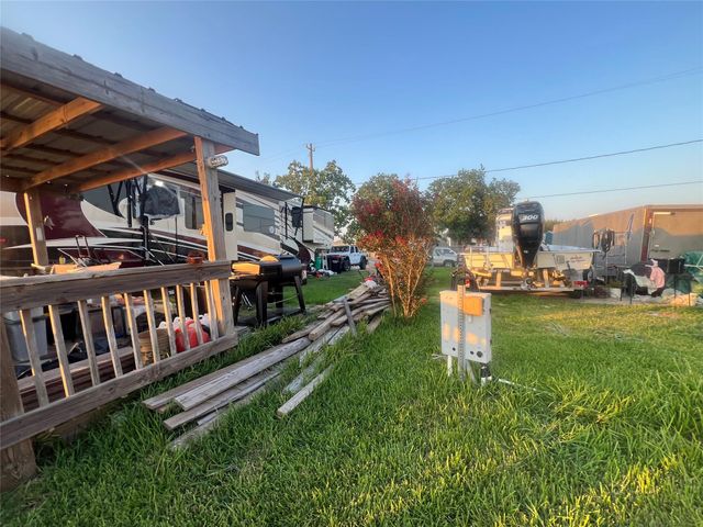2646 Bay Oaks Harbor Drive, Baytown, TX 77523