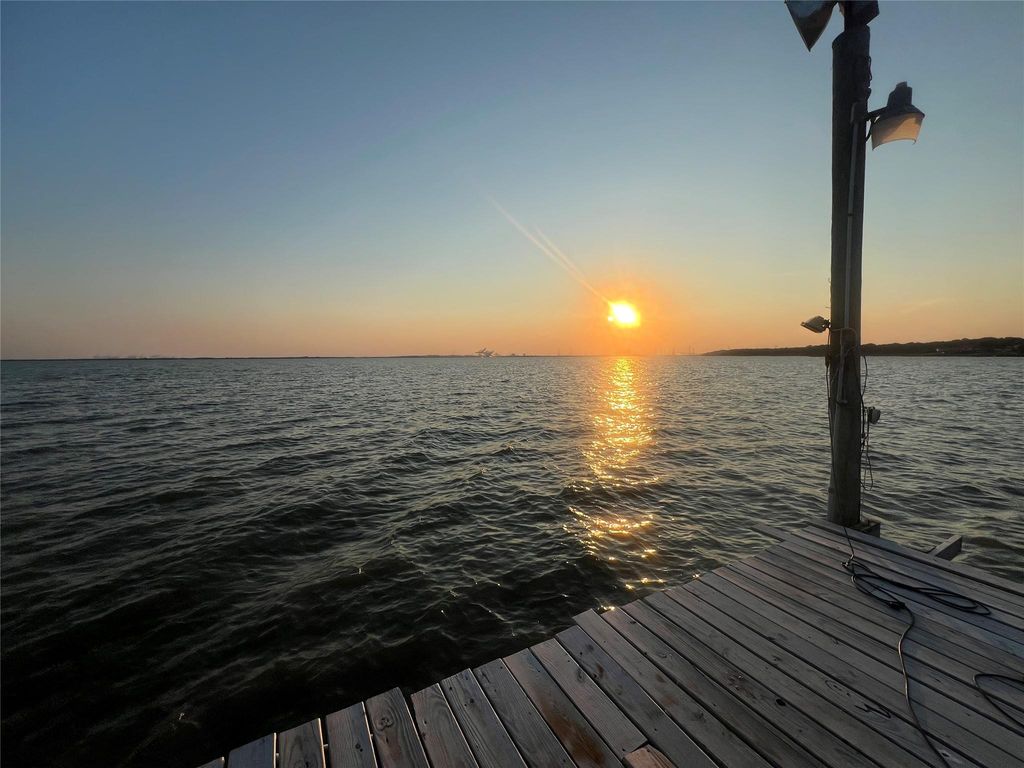 2646 Bay Oaks Harbor Drive, Baytown, TX 77523