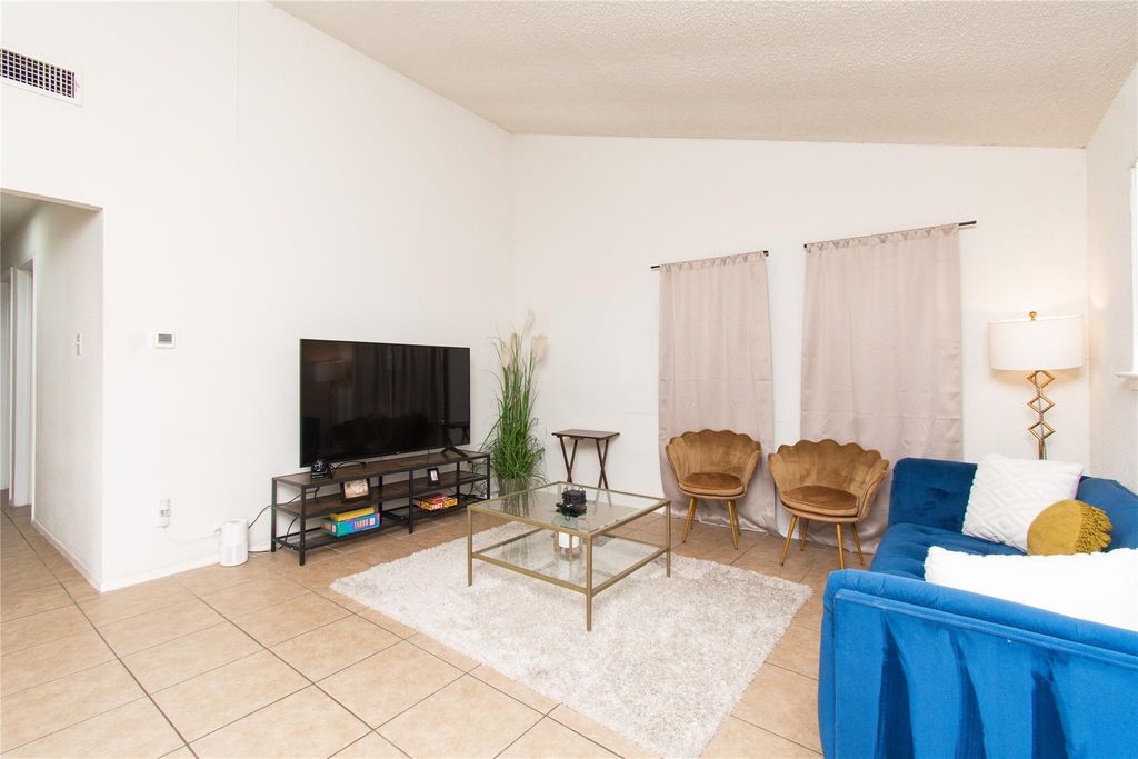 4405 Teri RD A, Austin, TX 78744