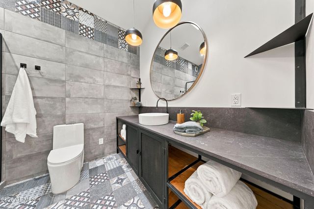 358 E WHITTON Avenue, Phoenix, AZ 85012