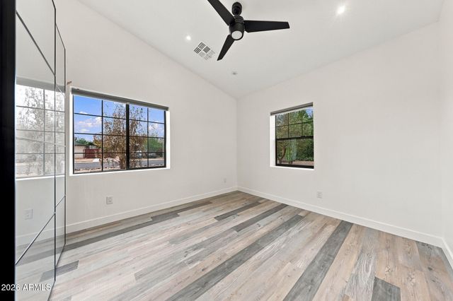 358 E WHITTON Avenue, Phoenix, AZ 85012