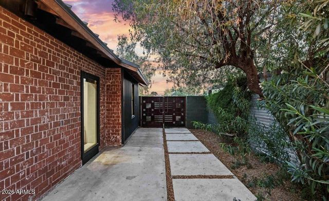 358 E WHITTON Avenue, Phoenix, AZ 85012