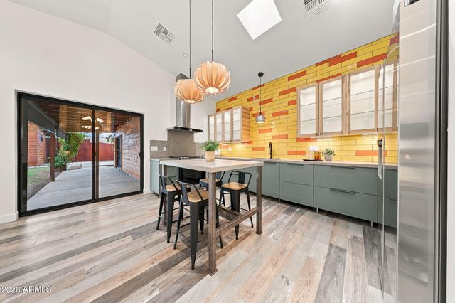 358 E WHITTON Avenue, Phoenix, AZ 85012