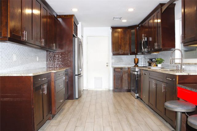 851 SUNRIDGE POINT DRIVE, Seffner, FL 33584