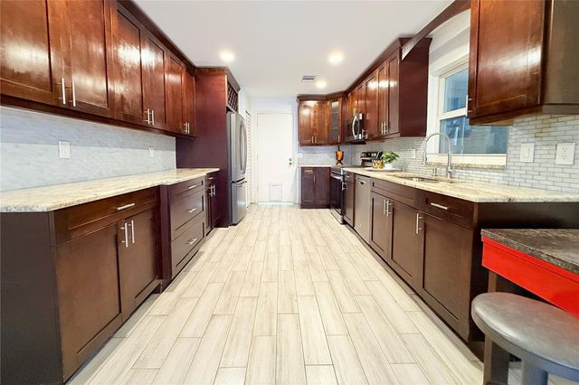 851 SUNRIDGE POINT DRIVE, Seffner, FL 33584