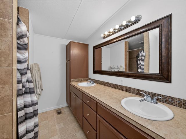 243 Highline DR, Bastrop, TX 78602